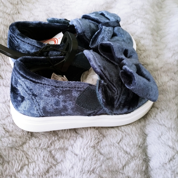 Lil Girl Velour Dress Slip on Shoes - Picture 2 of 6